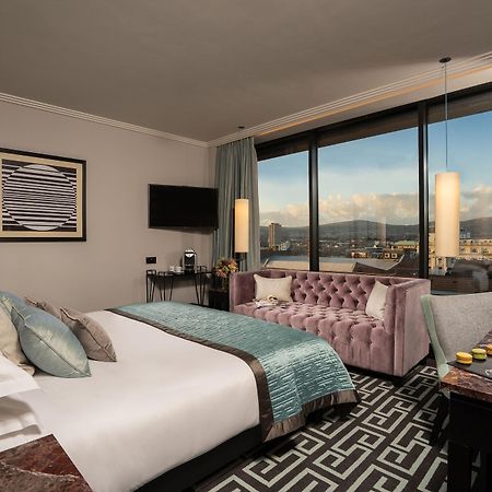 The Fitzwilliam Hotel Belfast Ngoại thất bức ảnh A bedroom at the hotel